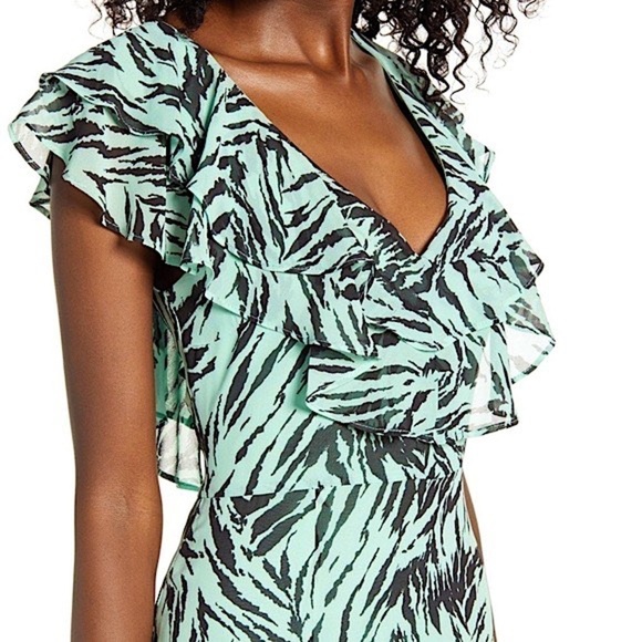 NEW WAYF Maxi Dress Ruffle Tier Flutter Sleeve Animal Print Summer Wedding Sz XS - Picture 3 of 9